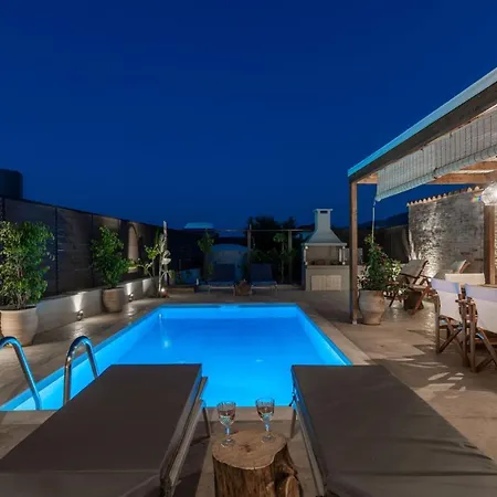 Vakantiehuis Frontale - Restored With Pool Perfect For 6 Nestled Next To A Traditional Olive Mill And Local Farms Offering Authentic Hospitality And Organic Delights By Mana Gers