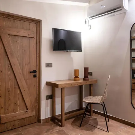 Frontale - Restored With Pool Perfect For 6 Nestled Next To A Traditional Olive Mill And Local Farms Offering Authentic Hospitality And Organic Delights By Mana Gers Vakantiehuis Kallithea (Zakynthos)