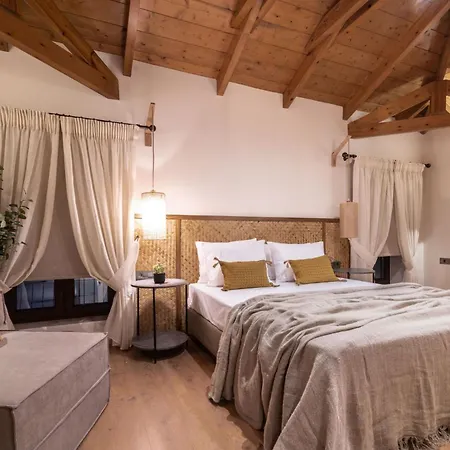 Frontale - Restored With Pool Perfect For 6 Nestled Next To A Traditional Olive Mill And Local Farms Offering Authentic Hospitality And Organic Delights By Mana Gers Hébergement de vacances Kallithea (Zakynthos)