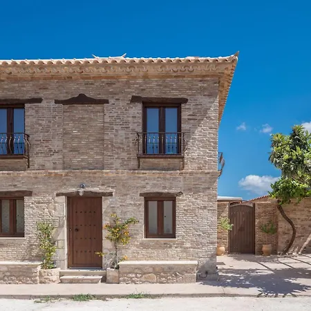 Frontale - Restored With Pool Perfect For 6 Nestled Next To A Traditional Olive Mill And Local Farms Offering Authentic Hospitality And Organic Delights By Mana Gers Hébergement de vacances Kallithea (Zakynthos)